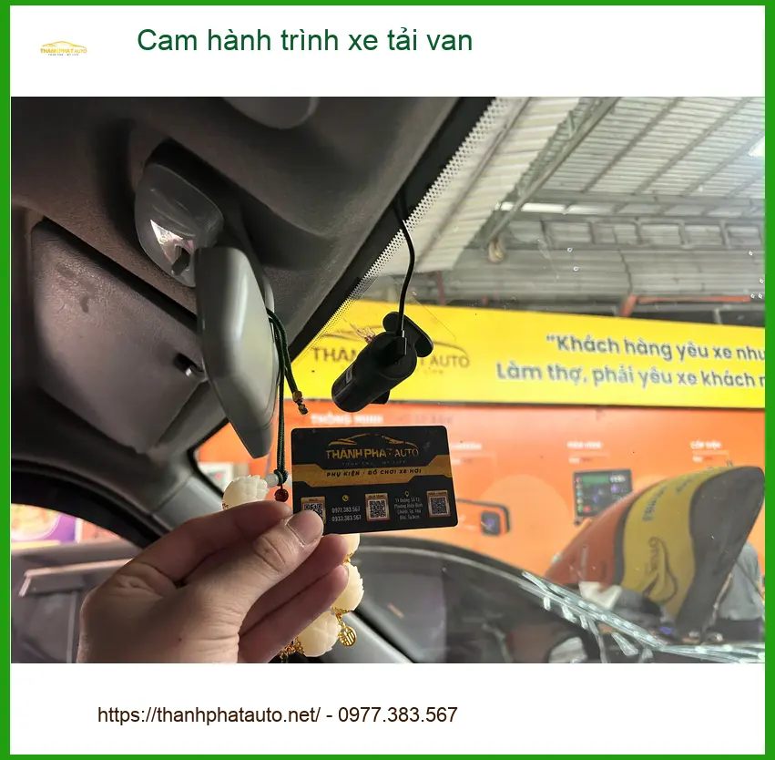 Anh Khang lắp cam hành trình cho Ford Transit Van tại Củ Chi để giám sát lộ trình hàng hóa ảnh thực tế 4