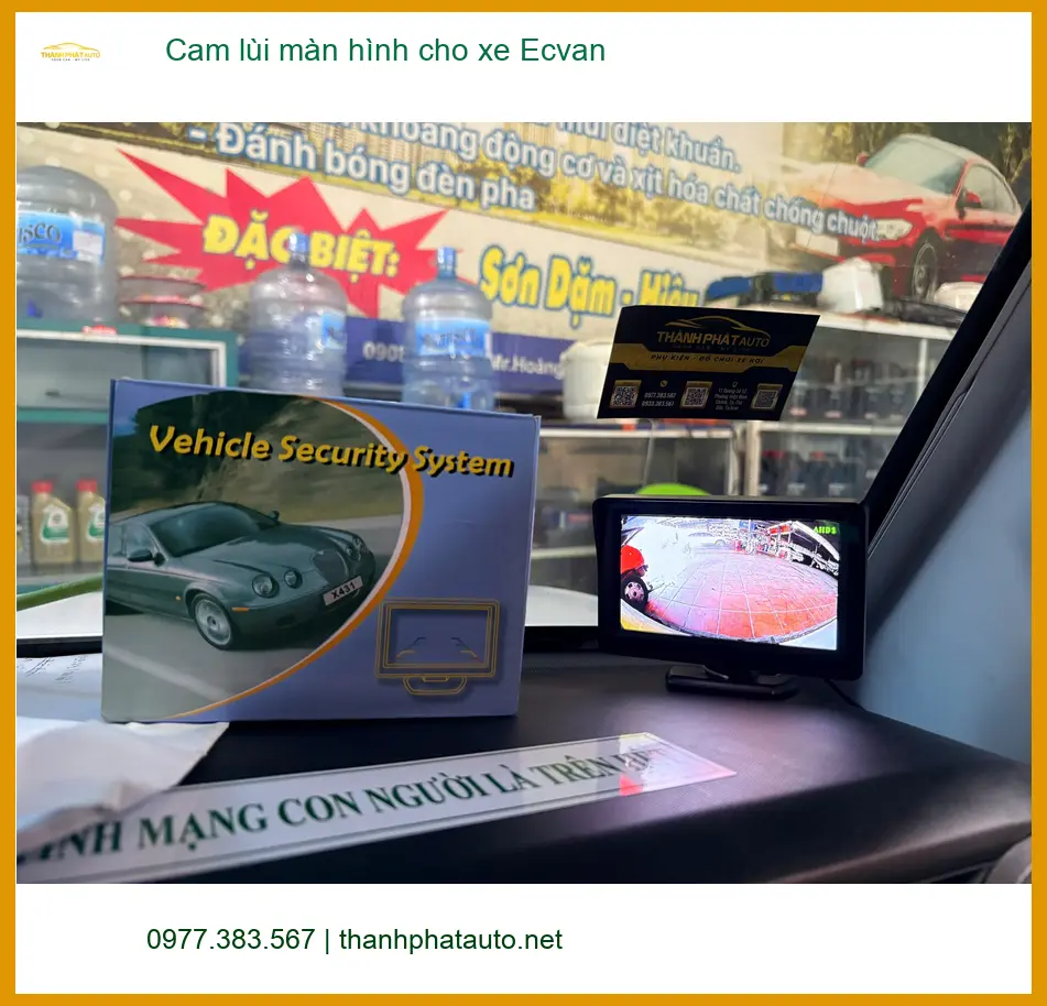 Anh Phi lắp Cam lùi màn hình cho xe Ecvan tại Nhà Bè vì cần góc nhìn rộng hơn khi đậu xe