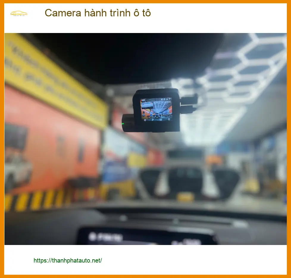 Anh Tùng lắp Camera hành trình ô tô cho VinFast Lux A2.0 tại Quận 2 ảnh thực tế 2