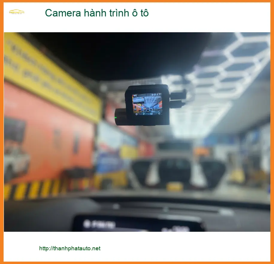 Anh Minh lắp Camera hành trình ô tô Toyota Camry tại Củ Chi để lái xe an toàn hơn ảnh thực tế 2