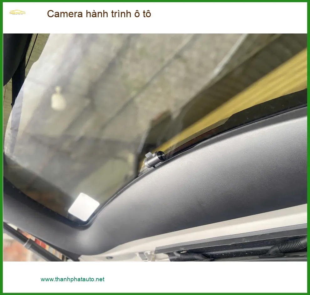 Anh Minh lắp Camera hành trình ô tô Toyota Camry tại Củ Chi để lái xe an toàn hơn ảnh thực tế 3