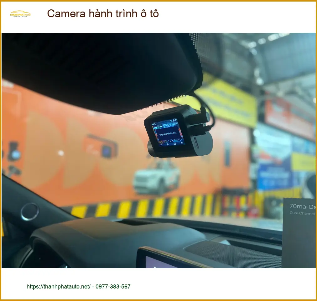 Anh Minh lắp Camera hành trình ô tô cho Hyundai SantaFe tại Quận 7 để an tâm hơn khi di chuyển