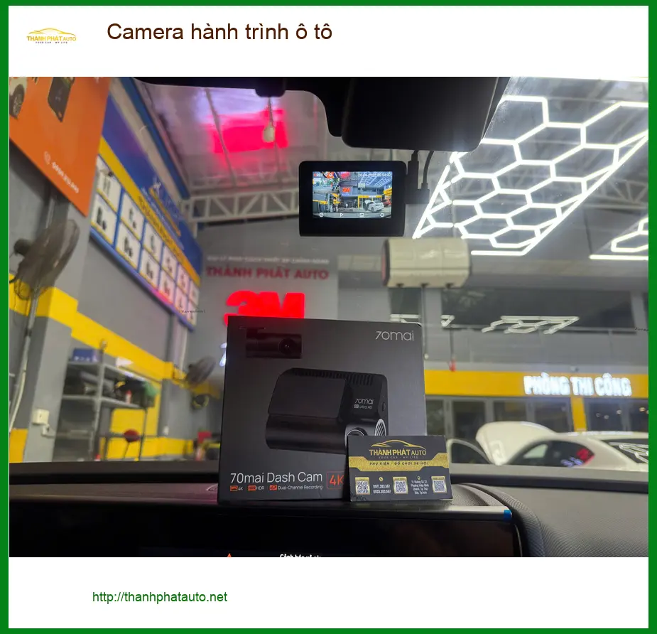 Anh Quang Dũng lắp camera hành trình ô tô Mercedes C-Class tại Quận 1 để có bằng chứng rõ ràng khi cần ảnh thực tế 2