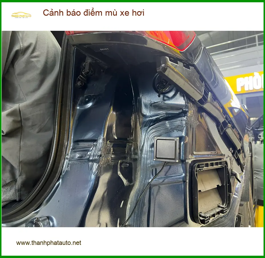 Dịch vụ lắp cảnh báo điểm mù xe hơi uy tín cho Anh Quang VinFast Lux A2.0 tại Hóc Môn ảnh thực tế 2