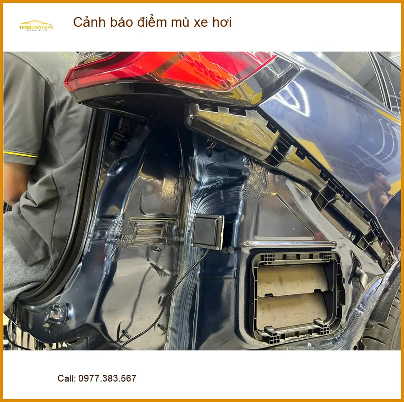 Dịch vụ lắp cảnh báo điểm mù xe hơi uy tín cho Anh Quang VinFast Lux A2.0 tại Hóc Môn ảnh thực tế 3