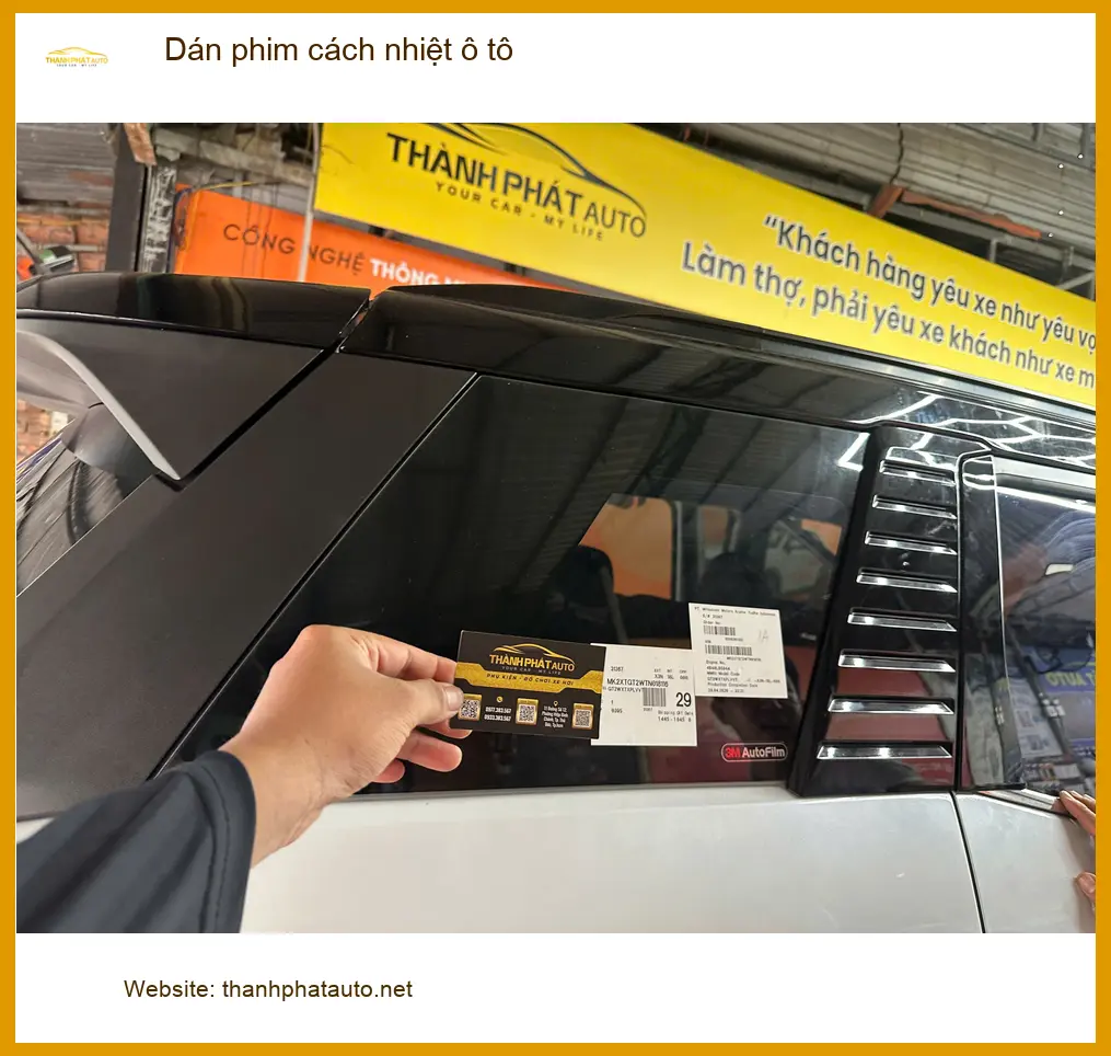 Cô Lành dán phim cách nhiệt ô tô Honda Civic Quận Tân Phú chống nóng.
