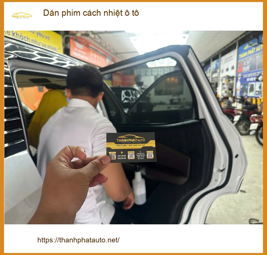 Chị Minh Thư dán phim cách nhiệt Toyota Camry tại Quận Tân Bình ảnh thực tế 3
