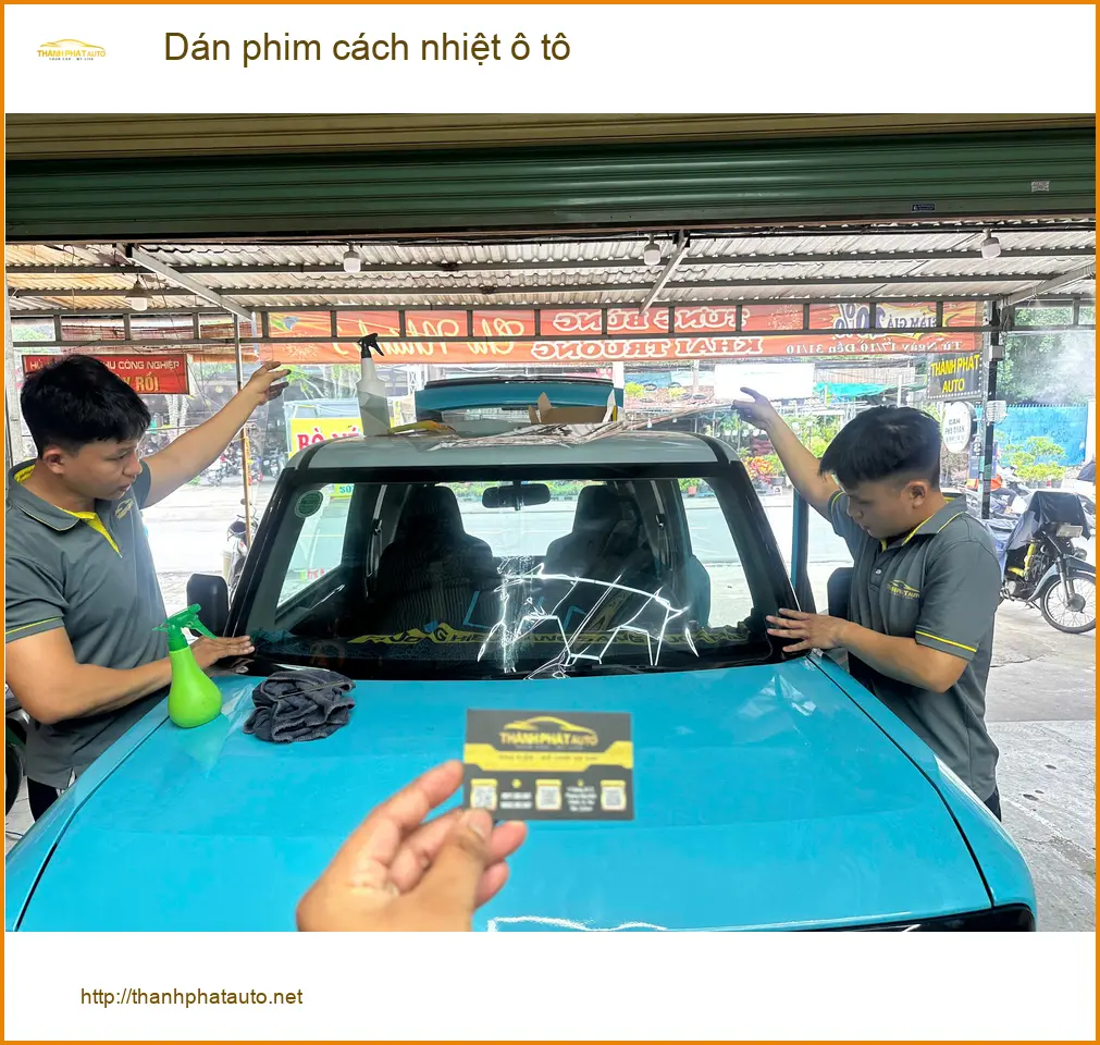 Chị Bích dán phim cách nhiệt ô tô cho Hyundai Accent tại Quận 9 tránh nắng gắt