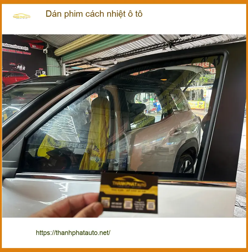 Anh Quang dán phim cách nhiệt ô tô cho Hyundai Accent tại Quận 7 để chống nóng mùa hè