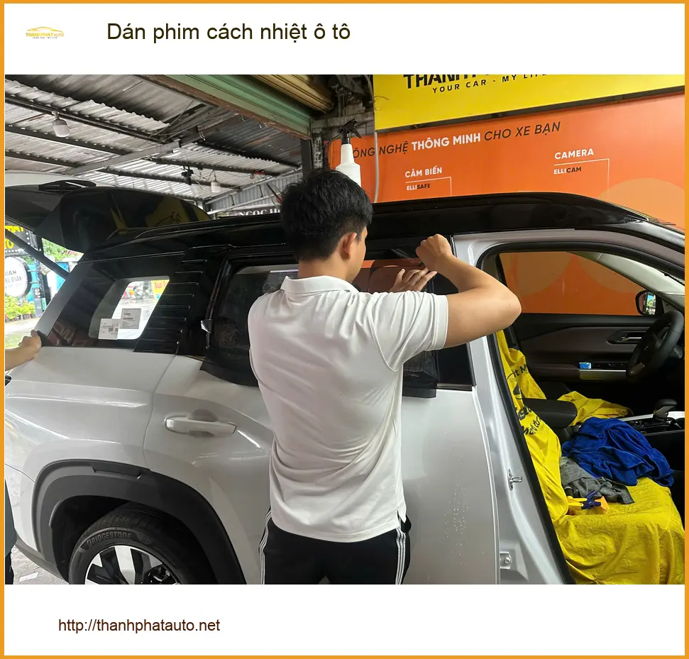 Chị An dán phim cách nhiệt Hyundai Accent tại Quận 12 chống nắng hè ảnh thực tế 4