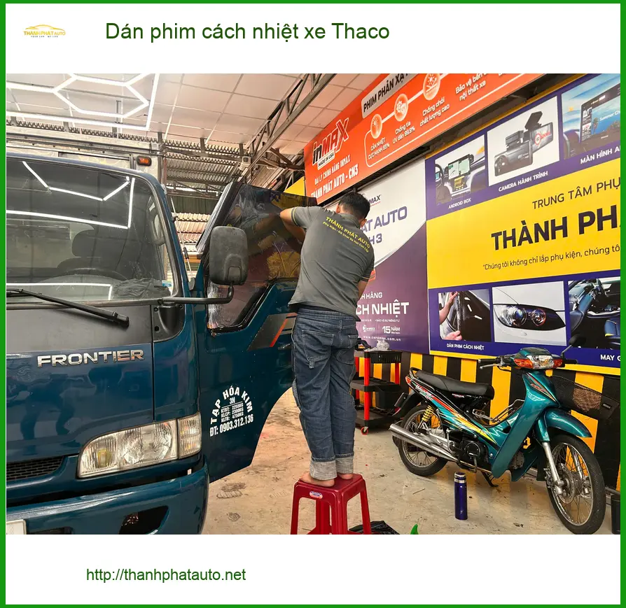 Anh Tấn dán phim cách nhiệt xe Thaco Towner 990 tại Hóc Môn chuẩn bị mùa hè nóng bức ảnh thực tế 2