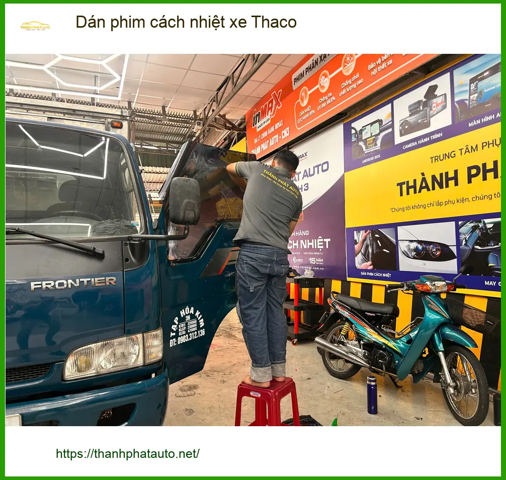 Anh Quang dán phim cách nhiệt xe Thaco Frontier tại Quận 5 chống nóng. ảnh thực tế 2