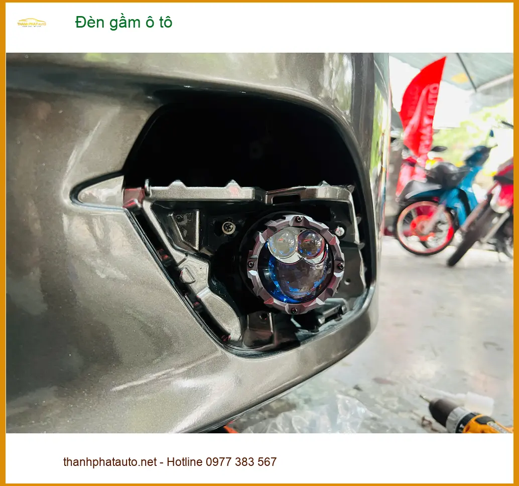 Anh Tấn lắp đèn gầm ô tô cho Hyundai Accent tại Quận 3 để tăng tầm nhìn khi mưa lớn ảnh thực tế 2