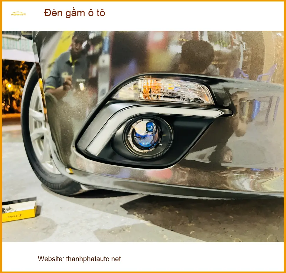 Anh Tùng độ đèn gầm ô tô Toyota Veloz Cross ở Nhà Bè vì ánh sáng yếu. ảnh thực tế 2