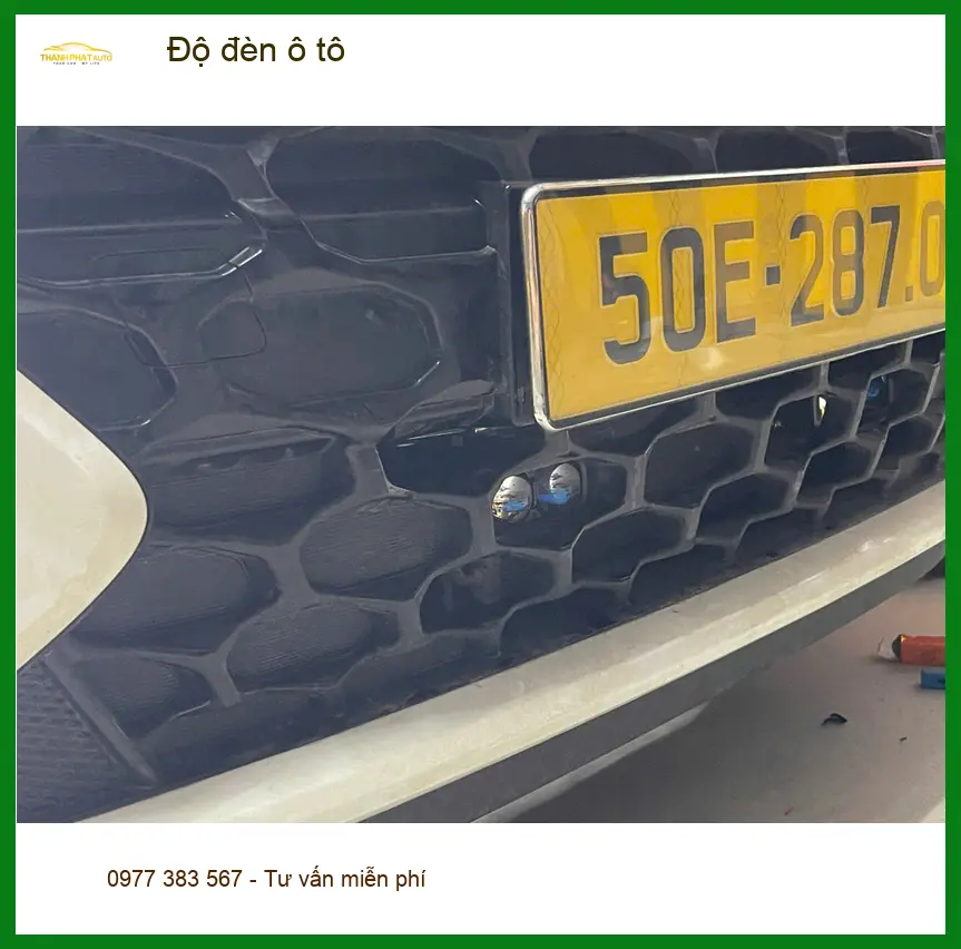 Chú Long độ đèn ô tô Hyundai Santa Fe tại Thủ Đức vì đèn zin yếu sáng