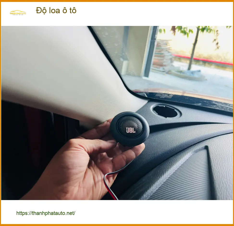 Chị Diễm độ loa ô tô cho Mazda CX-5 tại Quận 4 vì âm bass yếu, nghe nhạc không đã