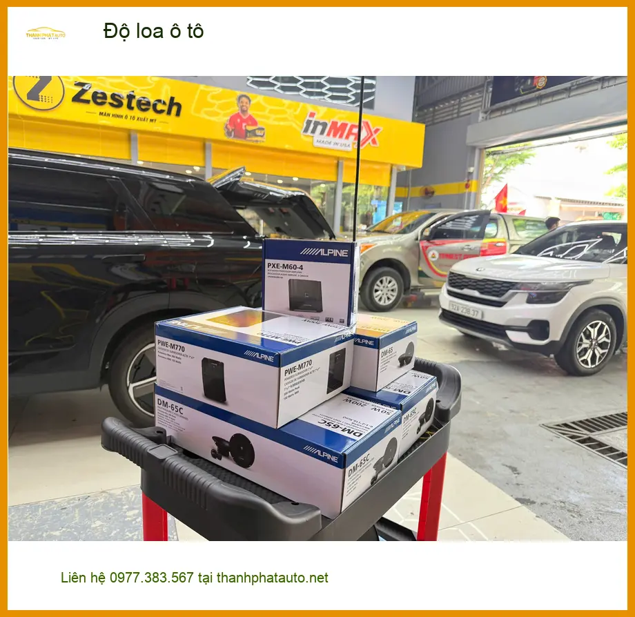 Chú Phước độ loa ô tô Hyundai Accent tại Quận Bình Thạnh để âm thanh sống động hơn