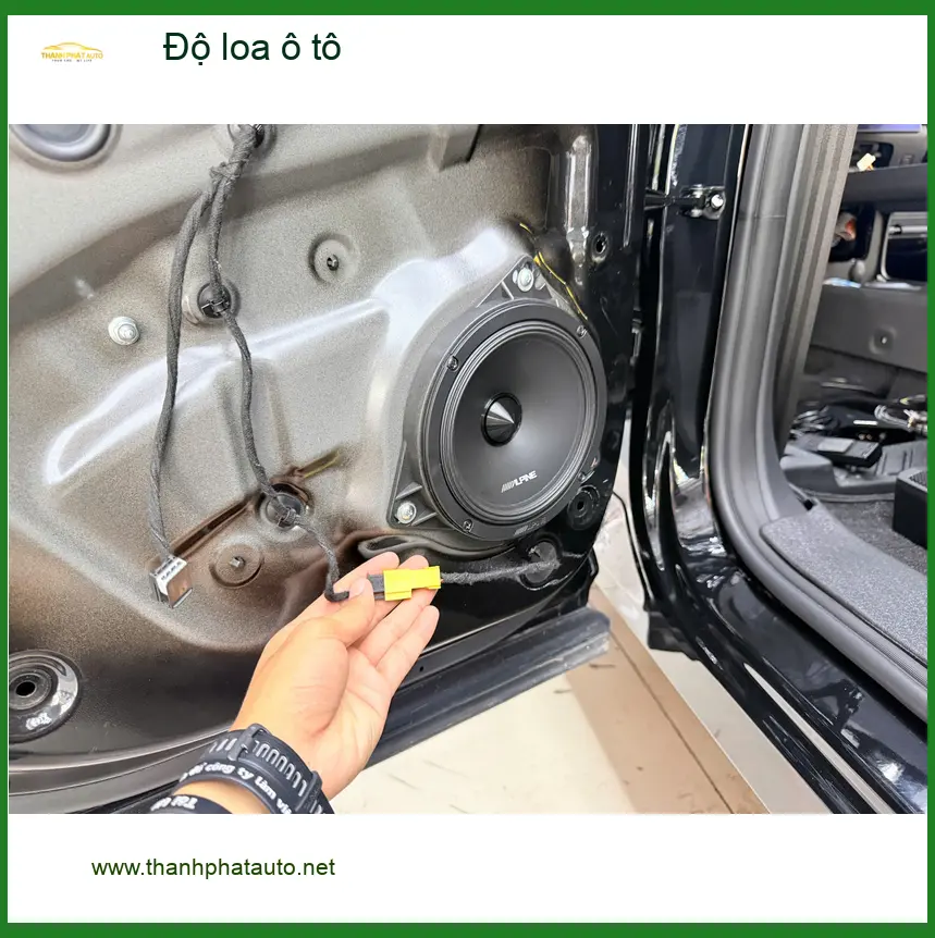 Chú Phước độ loa ô tô Hyundai Accent tại Quận Bình Thạnh để âm thanh sống động hơn ảnh thực tế 4