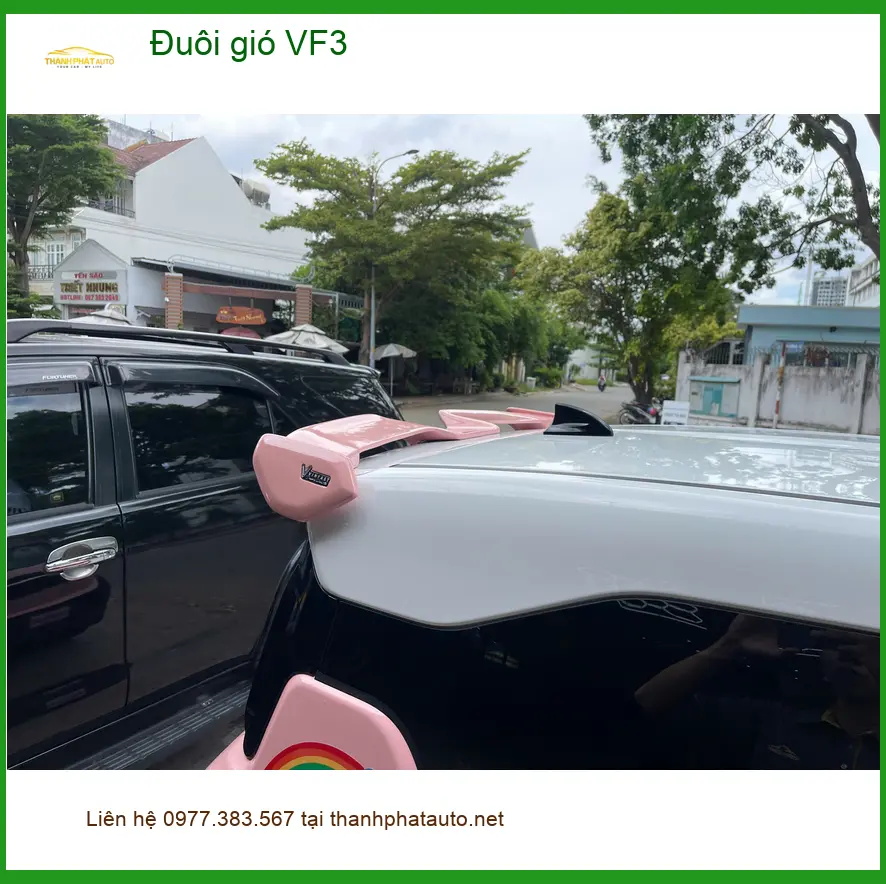 Chị Thảo lắp đuôi gió cho VinFast VF3 tại Quận 1 tìm kiếm phong cách riêng ảnh thực tế 3