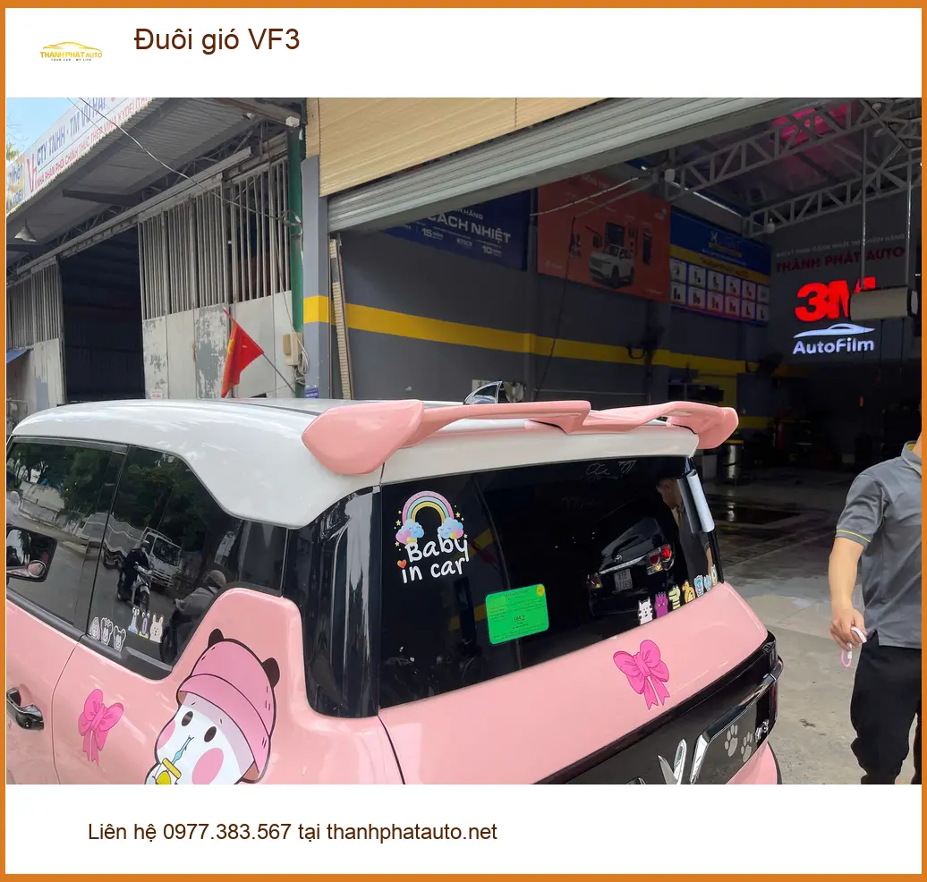 Chị Thảo lắp đuôi gió cho VinFast VF3 tại Quận 1 tìm kiếm phong cách riêng ảnh thực tế 4