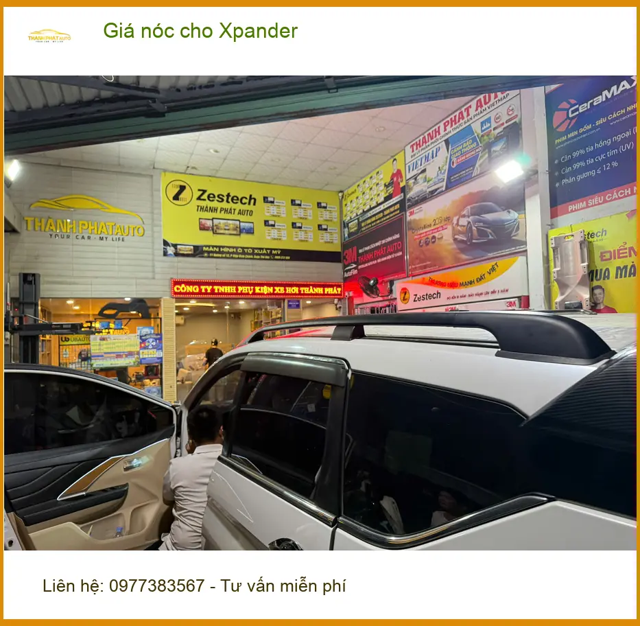 Anh Huy lắp giá nóc cho Xpander ở Quận 7 để chở đồ đi du lịch cùng gia đình