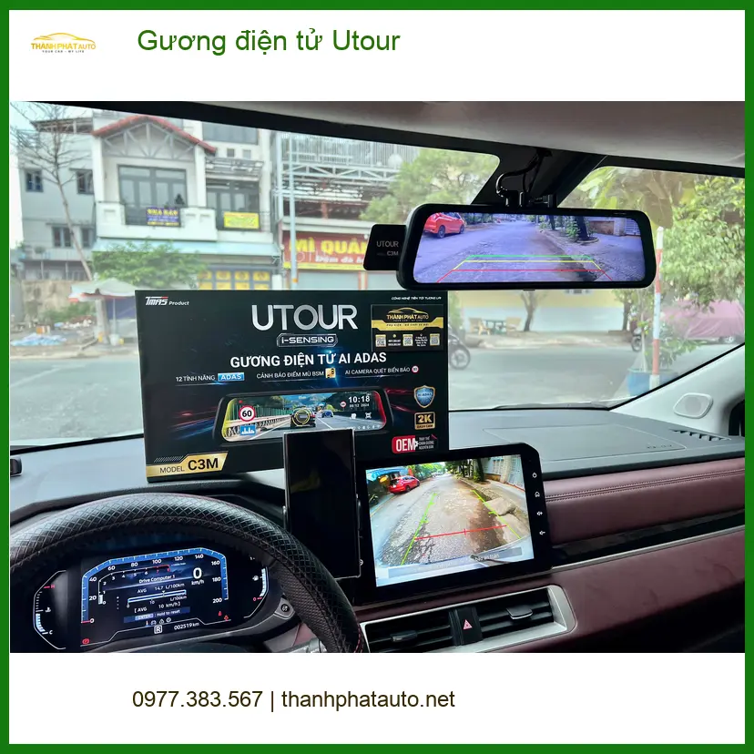Anh Phong gắn Gương điện tử Utour cho VinFast Lux SA tại Thủ Đức dễ dàng quan sát