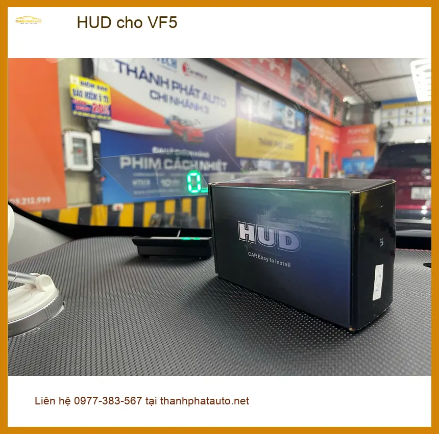 Anh Khải lắp HUD cho VinFast VF5 tại Quận Thủ Đức để theo dõi tốc độ an toàn hơn