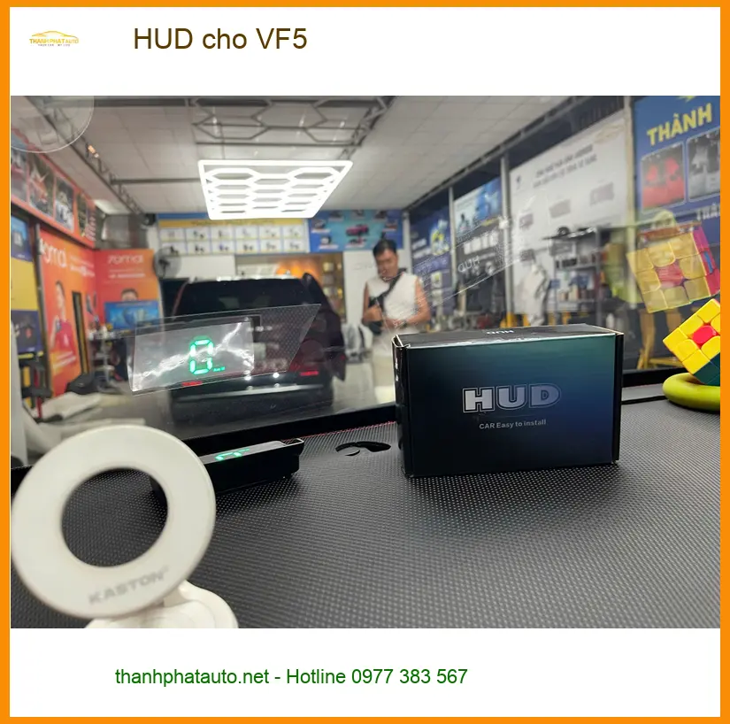 Chú Minh lắp HUD cho VinFast VF5 tại Hóc Môn để lái xe an toàn hơn