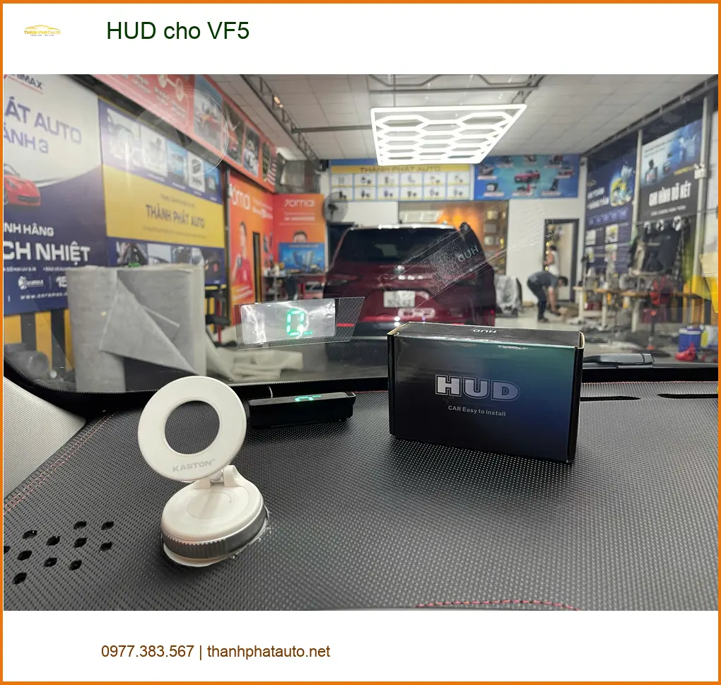 Chú Dũng lắp HUD cho VinFast VF5 tại Quận 2 để lái xe an toàn hơn ảnh thực tế 2