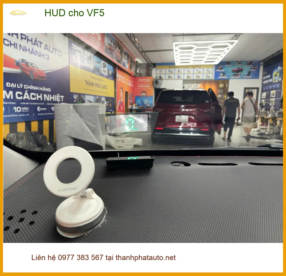 Chú Minh lắp HUD cho VinFast VF5 tại Hóc Môn để lái xe an toàn hơn ảnh thực tế 4