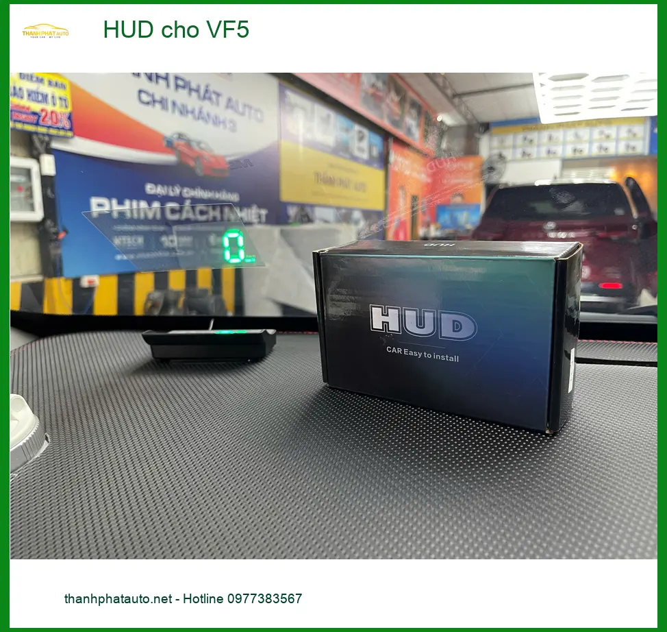 Anh Quốc Anh lắp HUD cho VinFast VF5 tại Quận Bình Thạnh để lái xe an toàn hơn