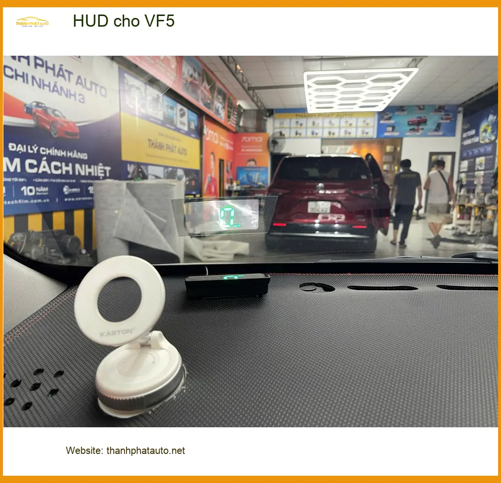 Anh Quốc Anh lắp HUD cho VinFast VF5 tại Quận Bình Thạnh để lái xe an toàn hơn ảnh thực tế 5