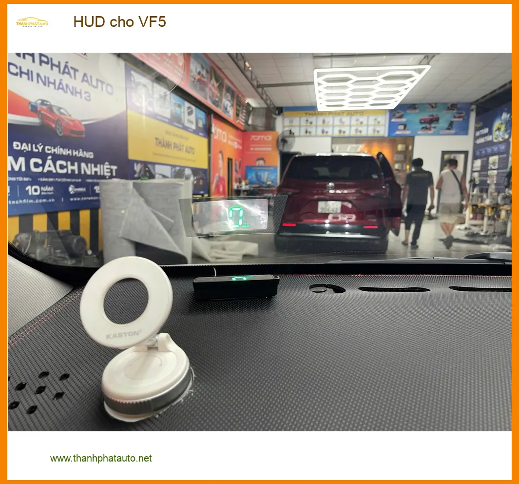 Anh Quý lắp HUD cho VinFast VF5 tại Quận 4 để hiển thị thông tin rõ ràng hơn
