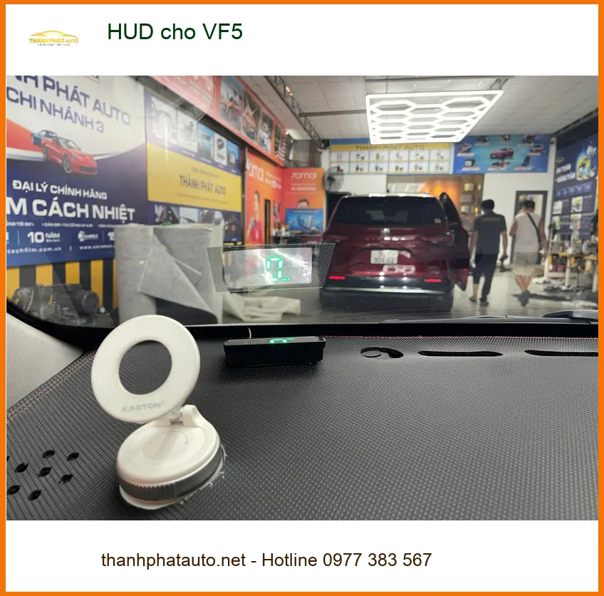 Anh Khang lắp HUD cho VinFast VF5 tại Quận Tân Bình để lái xe an toàn hơn ảnh thực tế 2
