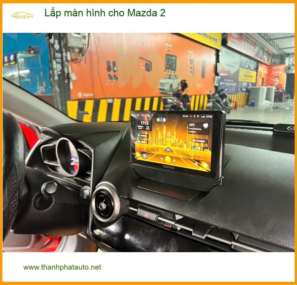 Chị Phương lắp màn hình cho Mazda 2 tại Quận 6 để trải nghiệm tiện ích mới
