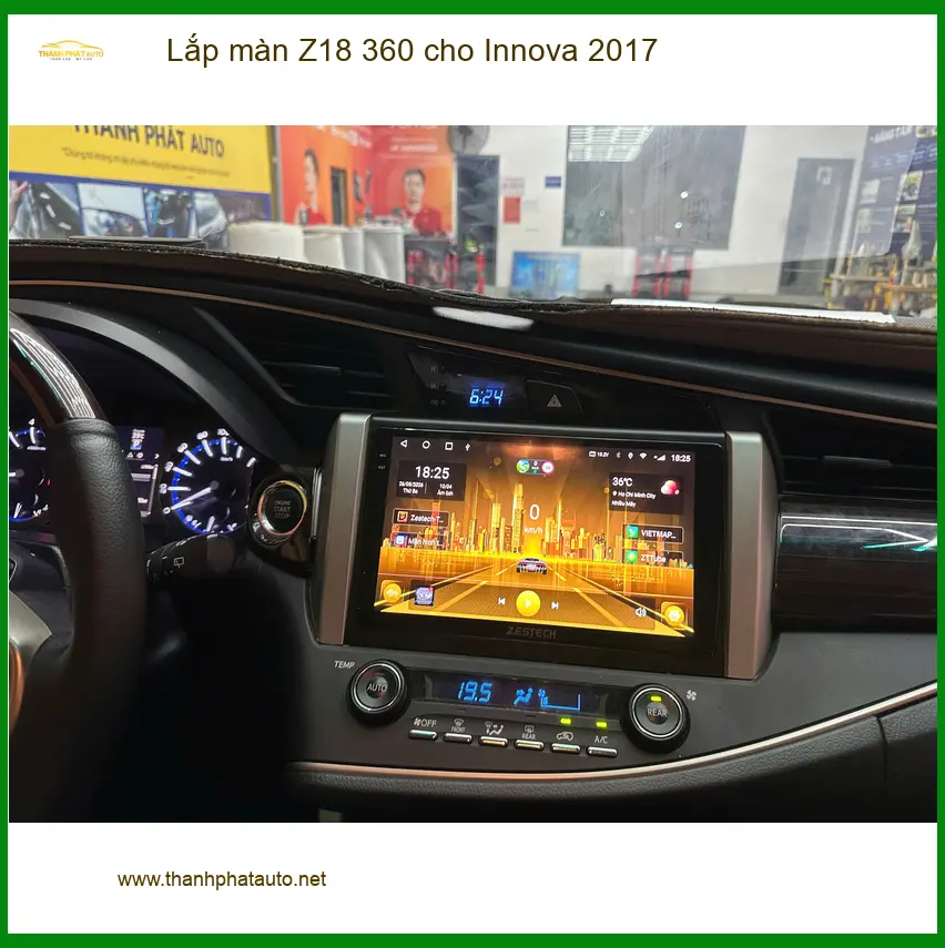 Anh Thắng lắp màn Z18 360 cho Innova 2017 Quận 6 để dễ dàng quan sát khi đậu xe