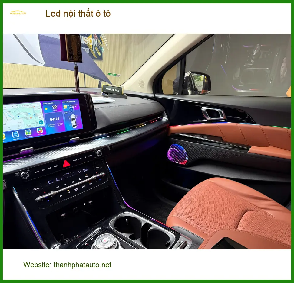 Cô Thanh lắp Led nội thất ô tô cho Toyota Veloz tại Quận Tân Bình