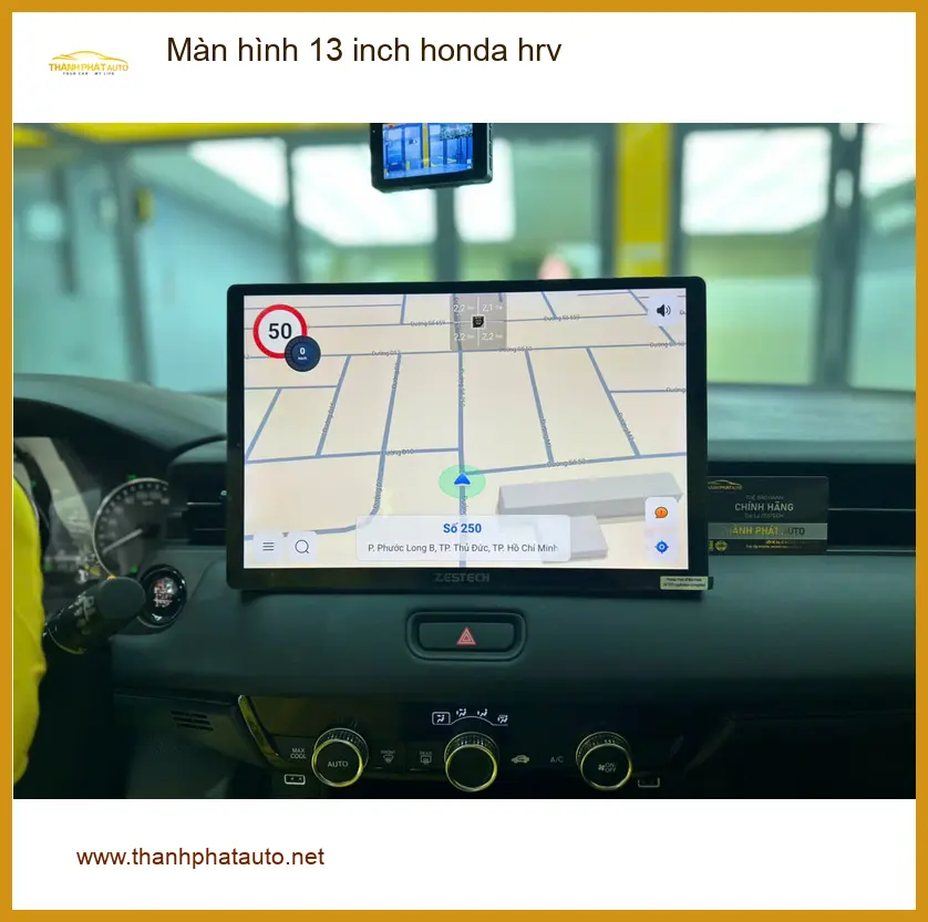 Cô Minh lắp màn hình 13 inch Honda HRV tại Quận Nhà Bè vì màn zin quá nhỏ ảnh thực tế 2