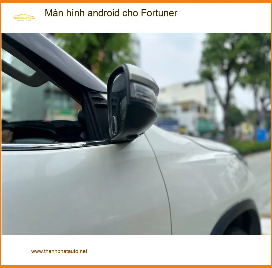 Chú Bình gắn màn hình android cho Fortuner Quận 9 để giải trí khi tắc đường