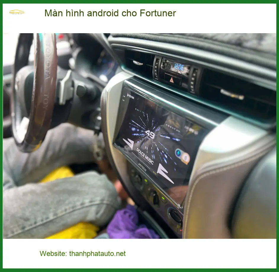 Anh Đạt lắp màn hình Android cho Fortuner tại Quận Phú Nhuận