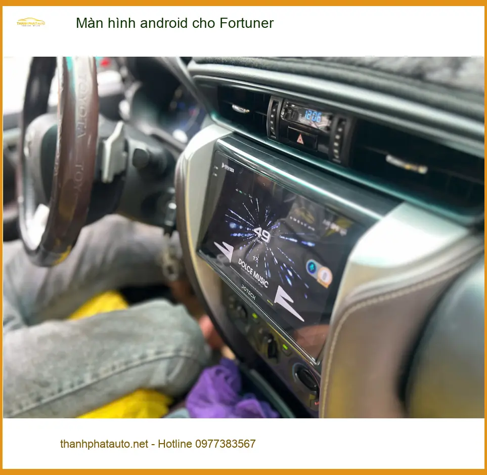 Chú Lâm lắp màn hình Android cho Fortuner tại Quận 6 để tiện dẫn đường và giải trí