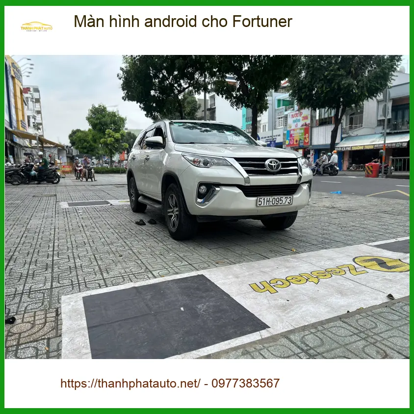 Anh Khang lắp màn hình Android cho Fortuner tại Quận 1 để trải nghiệm giải trí