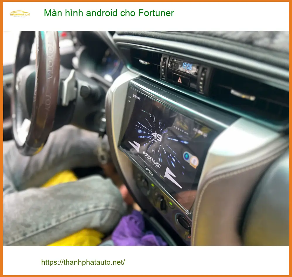 Anh Minh lắp màn hình Android chính hãng cho Fortuner tại Gò Vấp
