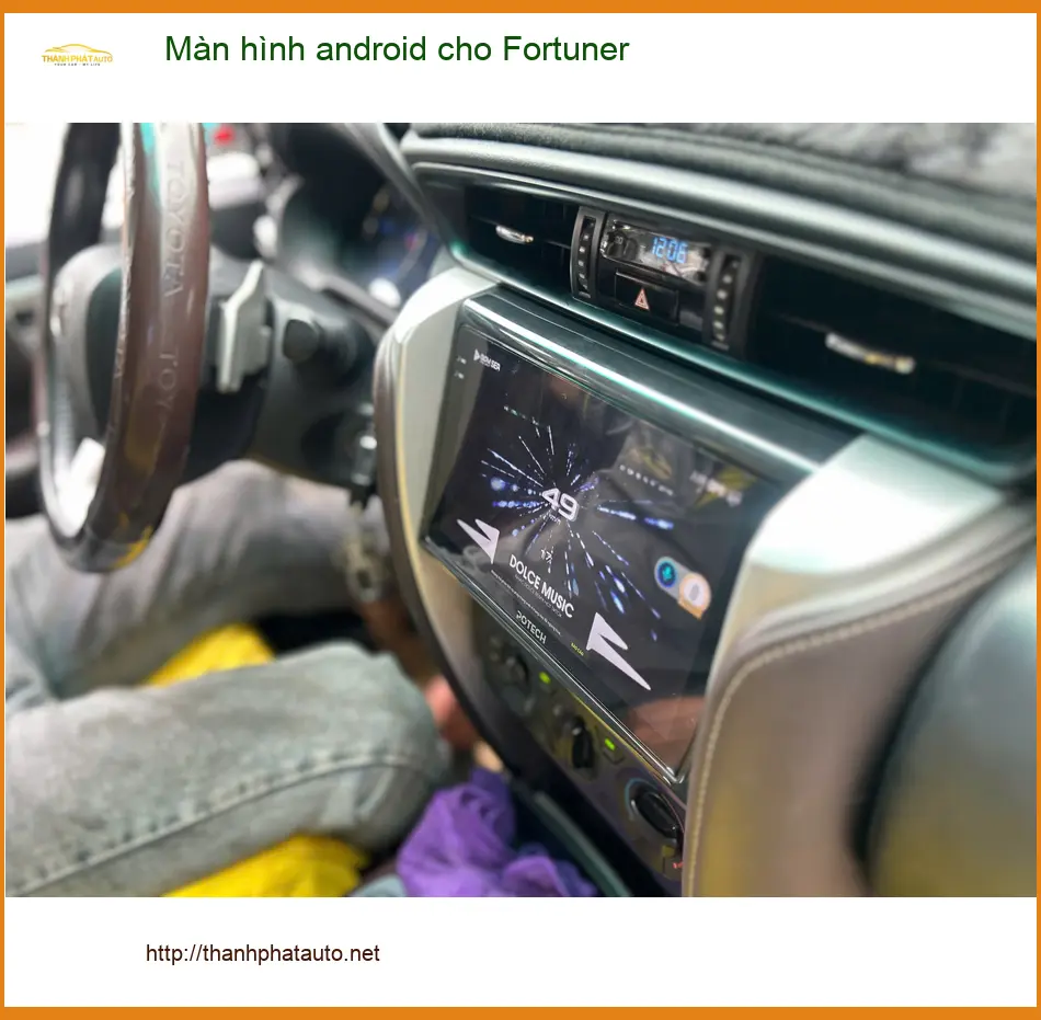 Chú Lâm lắp màn hình Android cho Fortuner tại Quận 10 để nâng cấp trải nghiệm lái ảnh thực tế 2