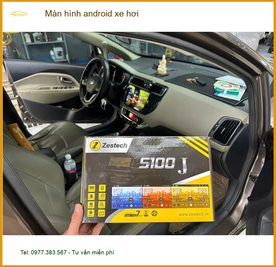 Cô Diệp nâng cấp màn hình Android xe hơi cho Kia Carnival ở Thủ Đức.
