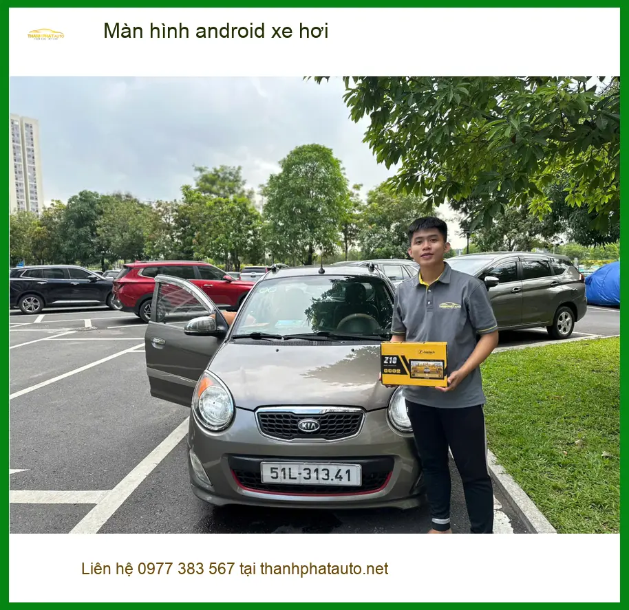 Anh Tấn nâng cấp màn hình Android xe hơi Ford Everest tại Quận 2.