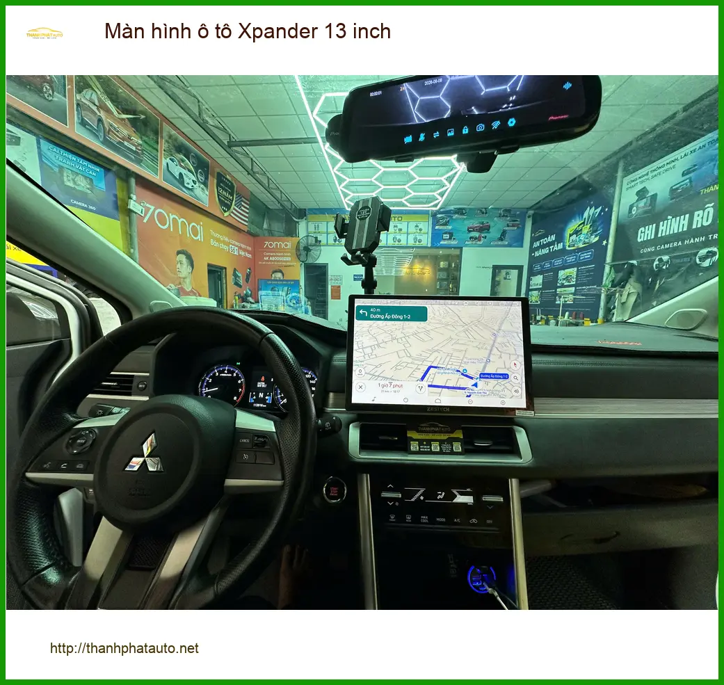 Anh Khang lắp màn hình ô tô Xpander 13 inch tại Quận 2 để xem giải trí và bản đồ tiện lợi hơn ảnh thực tế 2