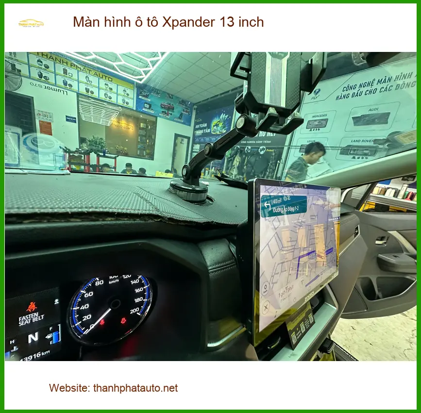 Anh Khang lắp màn hình ô tô Xpander 13 inch tại Quận 2 để xem giải trí và bản đồ tiện lợi hơn ảnh thực tế 4