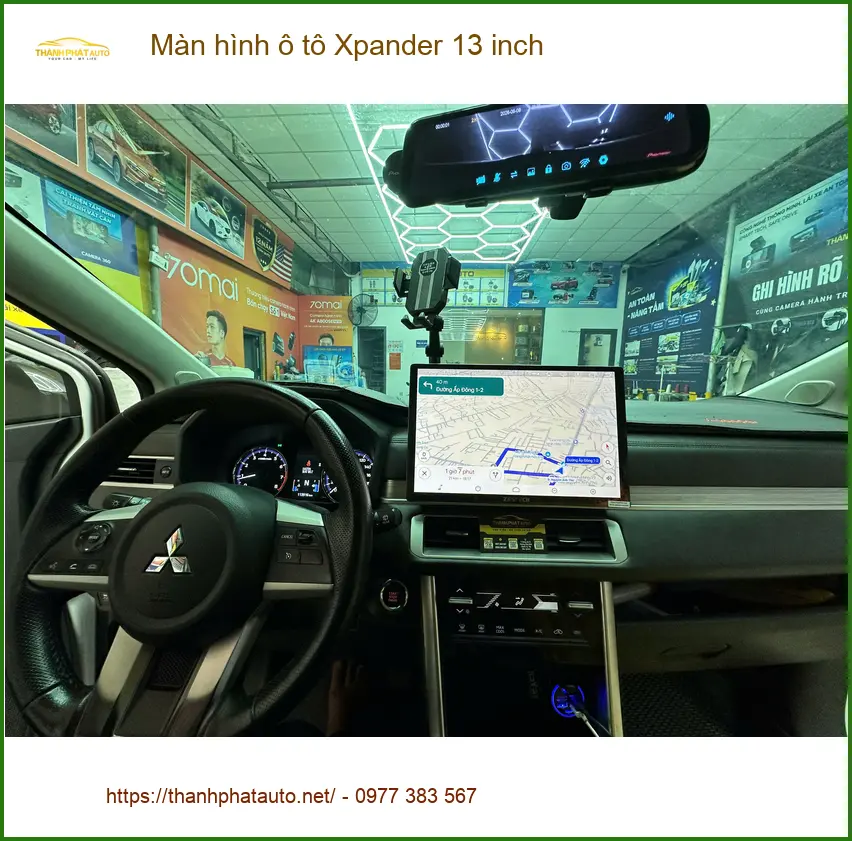 Anh Dũng nâng cấp màn hình ô tô Xpander 13 inch tại Quận 6 để xem bản đồ rõ hơn