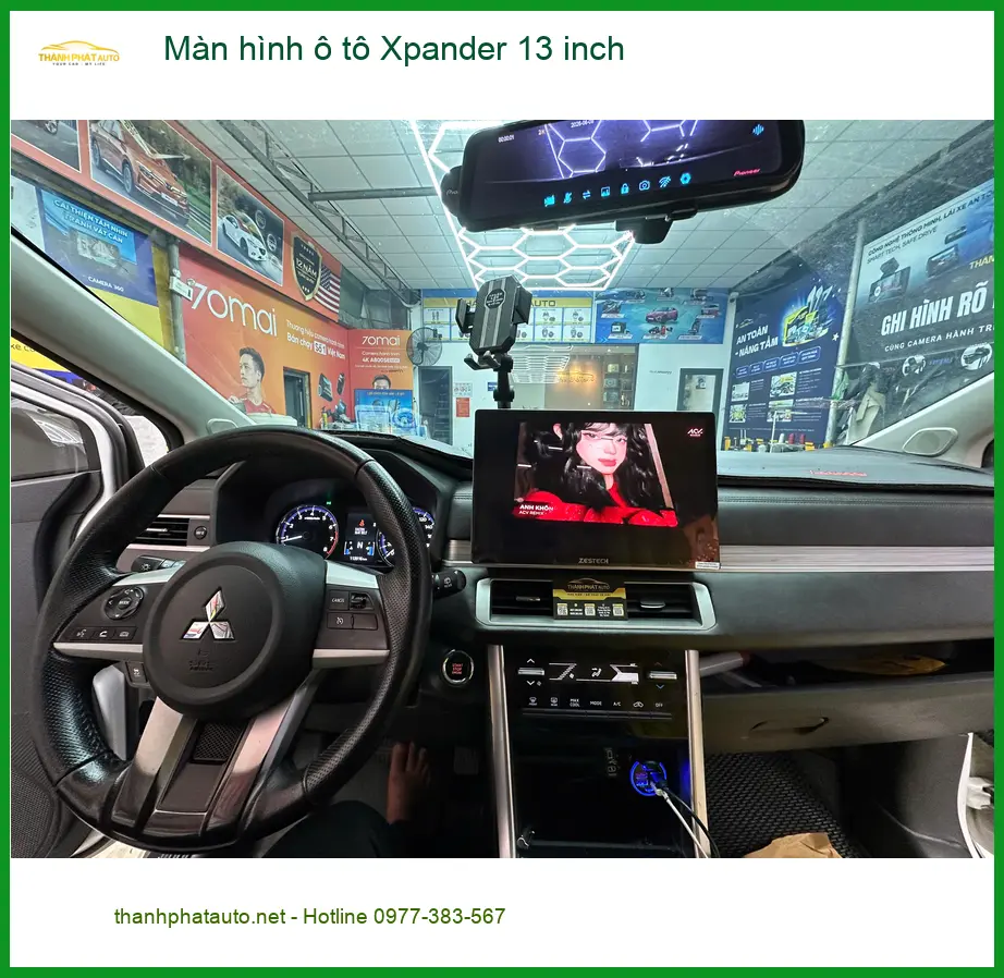 Anh Dũng nâng cấp màn hình ô tô Xpander 13 inch tại Quận 6 để xem bản đồ rõ hơn ảnh thực tế 3